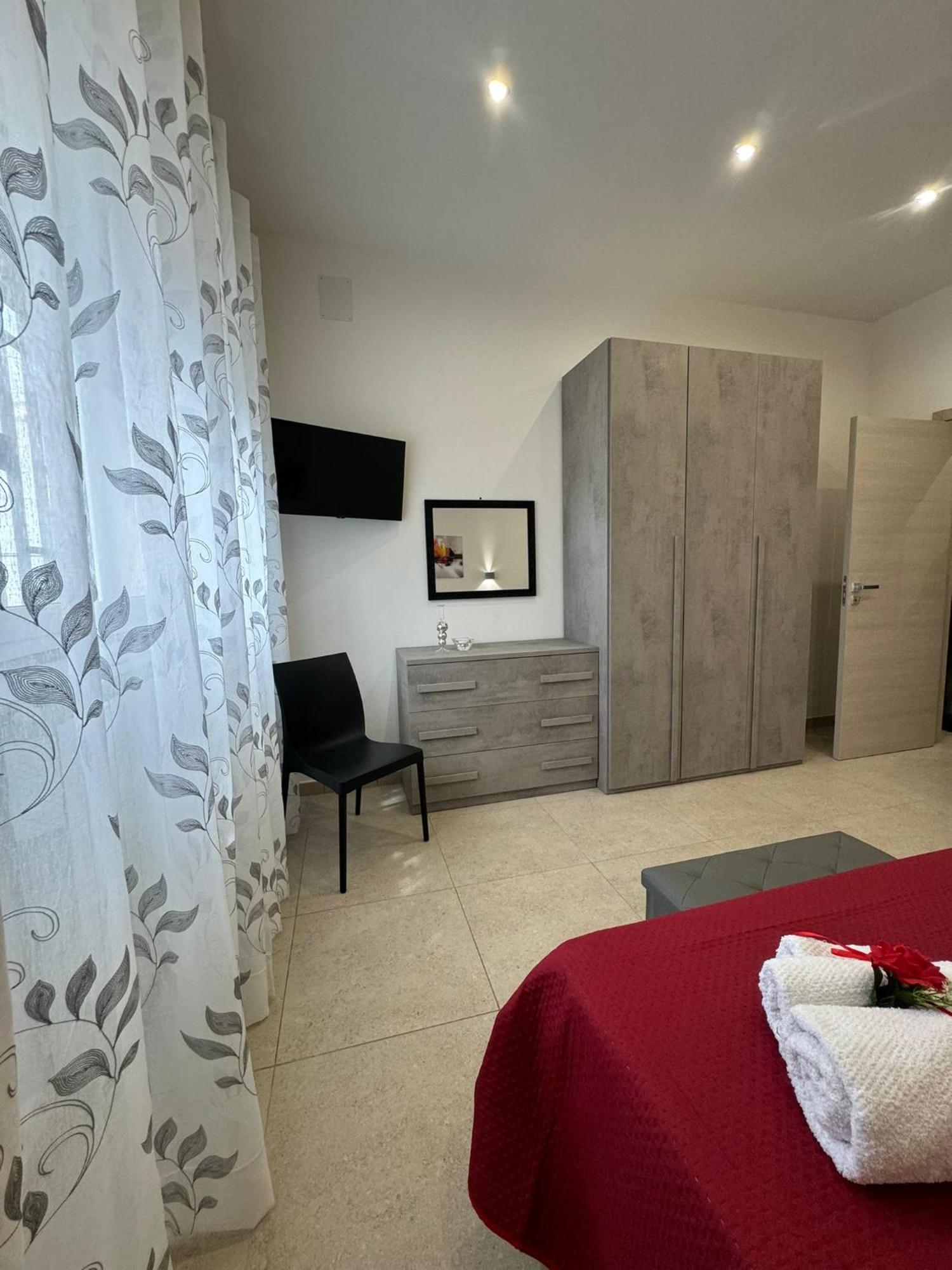 Casa Vacanze La Perla Rara 塔兰托 外观 照片